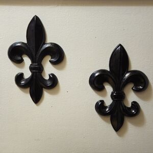 Set of Black Metal Fleur-de-Lis Wall Decor